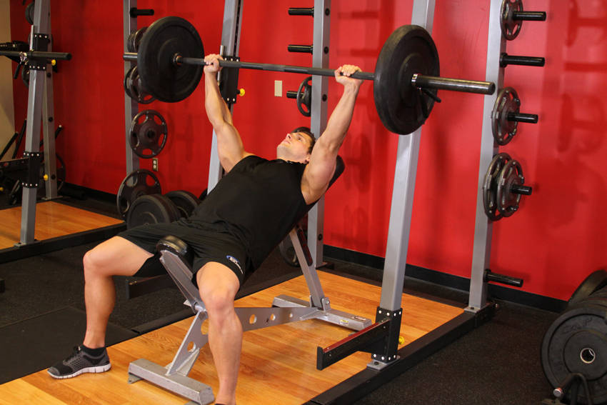 Incline Bench Press (Barra)